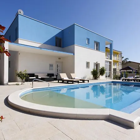 Mermaid - Heated Pool, Sea Views & 120m I Split Riviera Подстрана