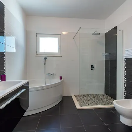 Mermaid - Heated Pool, Sea Views & 120m I Split Riviera Вилла Подстрана