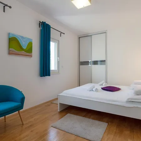 Mermaid - Heated Pool, Sea Views & 120m I Split Riviera Вилла *