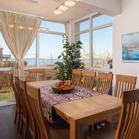 Вилла Mermaid - Heated Pool, Sea Views & 120m I Split Riviera