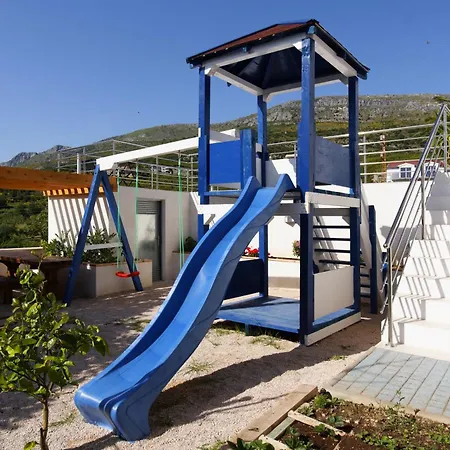 Mermaid - Heated Pool, Sea Views & 120m I Split Riviera Подстрана