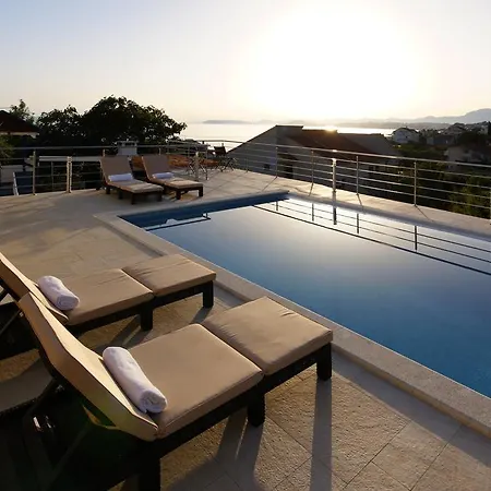 Mermaid - Heated Pool, Sea Views & 120m I Split Riviera Вилла Подстрана