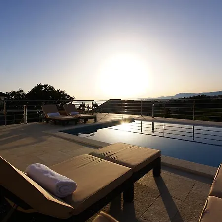 Вилла Mermaid - Heated Pool, Sea Views & 120m I Split Riviera Подстрана