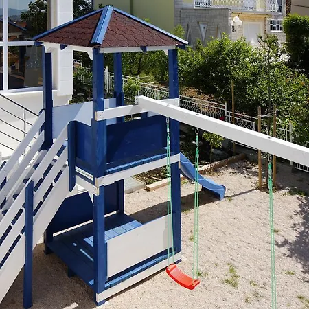 Вилла Mermaid - Heated Pool, Sea Views & 120m I Split Riviera