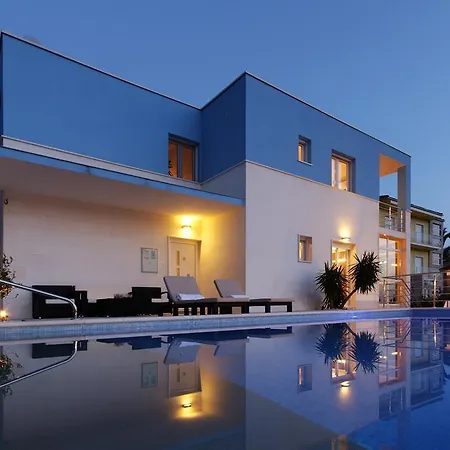 Mermaid - Heated Pool, Sea Views & 120m I Split Riviera