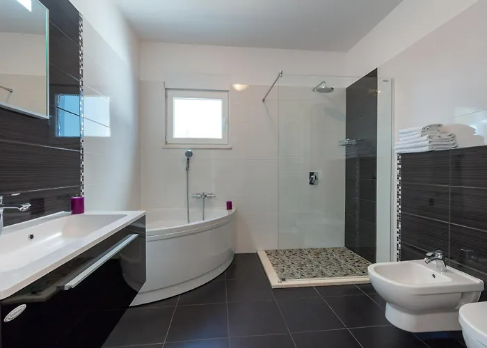 Family Mermaid Your Croatian Haven With Pool And Scenic Views Villa Podstrana