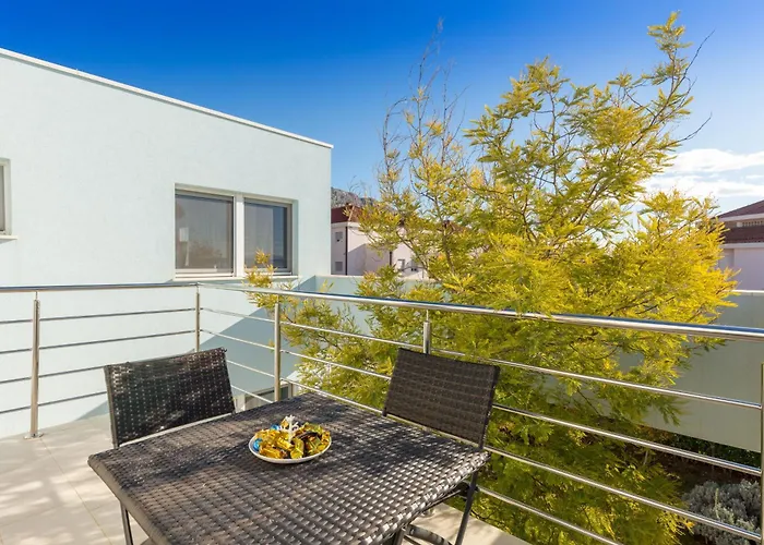 Family Mermaid Your Croatian Haven With Pool And Scenic Views Podstrana
