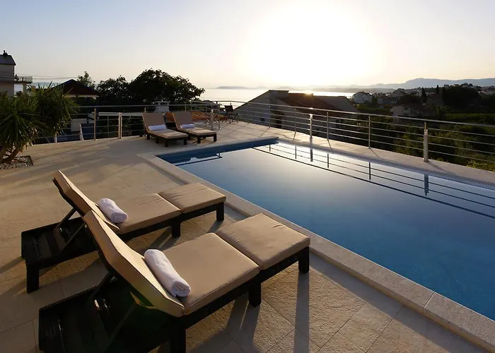 Family Mermaid Your Croatian Haven With Pool And Scenic Views Villa Podstrana