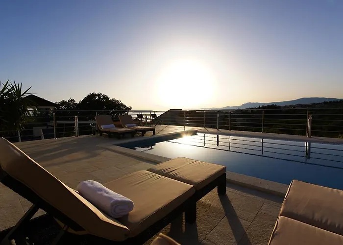 Villa Family Mermaid Your Croatian Haven With Pool And Scenic Views Podstrana