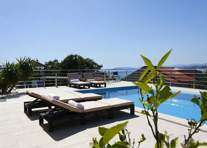 Family Mermaid Your Croatian Haven With Pool And Scenic Views Villa Podstrana
