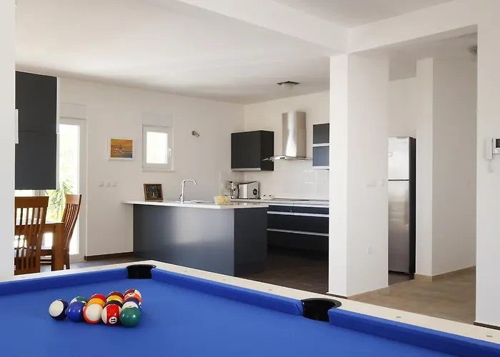 Family Mermaid Your Croatian Haven With Pool And Scenic Views Podstrana